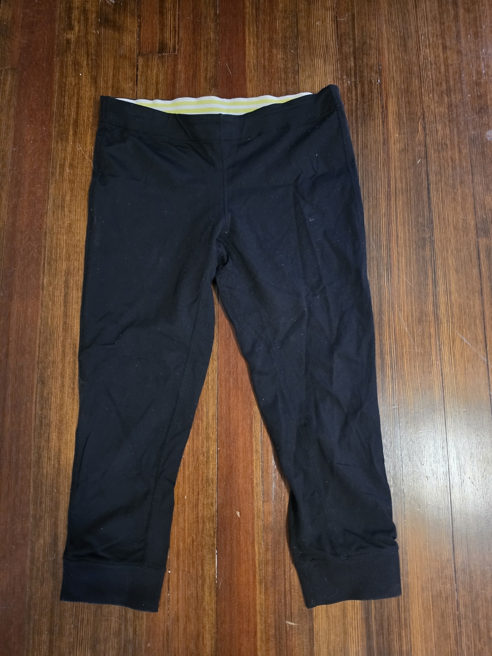 Black Cropped Athletic Leggings with Subtle Striped Waistband